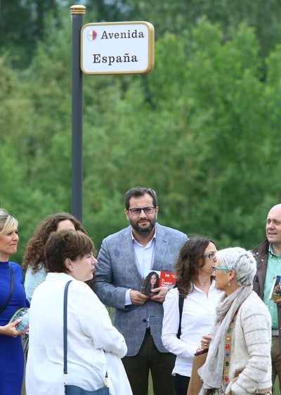 Fotos: El candidato del PSOE al Parlamento Europeo, Ibán García del Blanco, visita Bembibre
