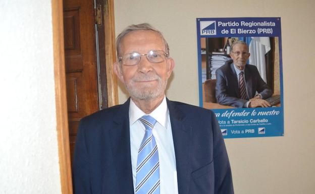 Tarsicio Carballo, candidato del Partido Regionalista del Bierzo a la Alcaldía de Ponferrada, en la sede de la formación. 