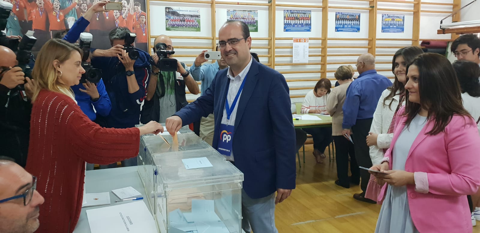 Fotos: Los candidatos a la Alcaldía de Ponferrada votan