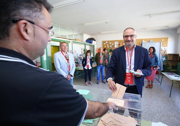 Fotos: Los candidatos a la Alcaldía de Ponferrada votan
