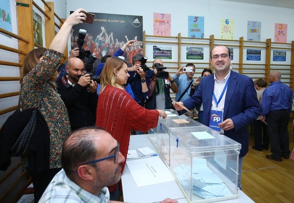 Fotos: Los candidatos a la Alcaldía de Ponferrada votan