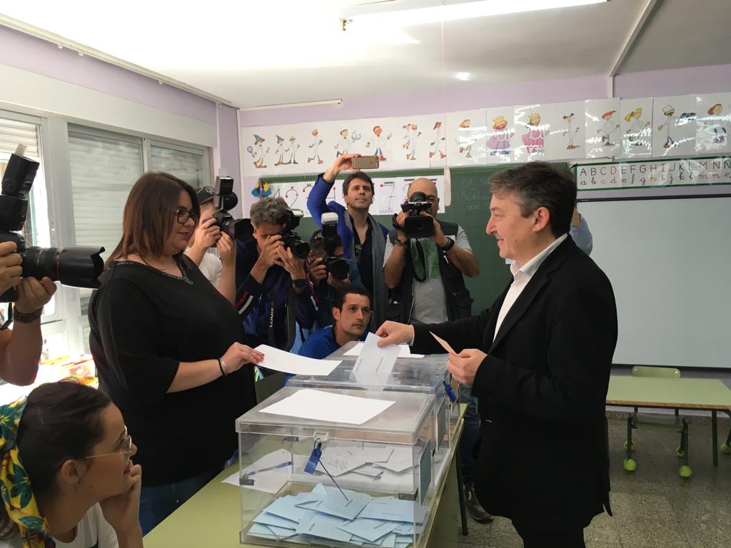 Fotos: Los candidatos a la Alcaldía de Ponferrada votan