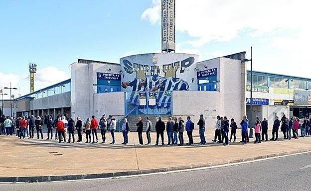 Colas en el Toralín.