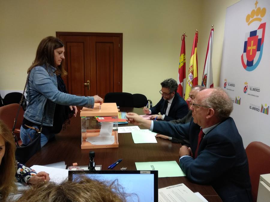 Fotos: El Consejo del Bierzo elige a los 27 consejeros de la nueva legislatura