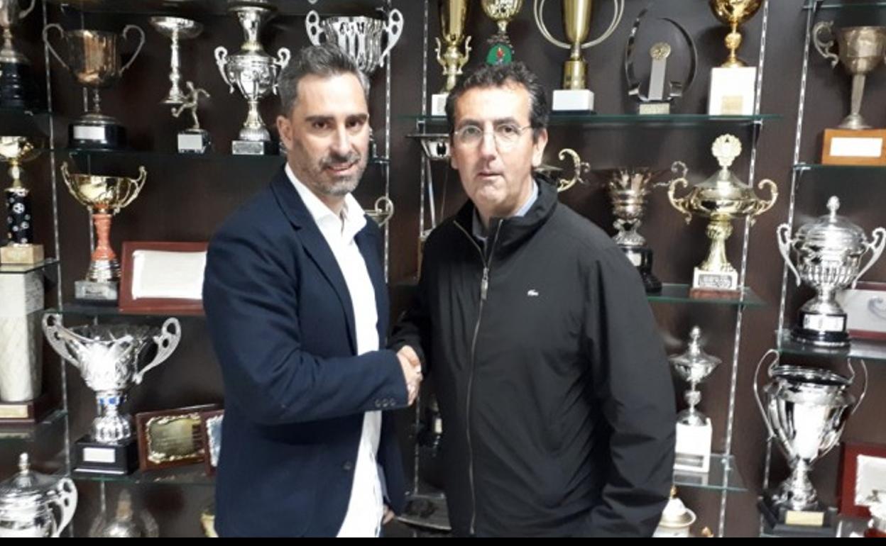 Cali Trueba (D) junto a Jon Pérez Bolo, en el momento de su llegada al club.