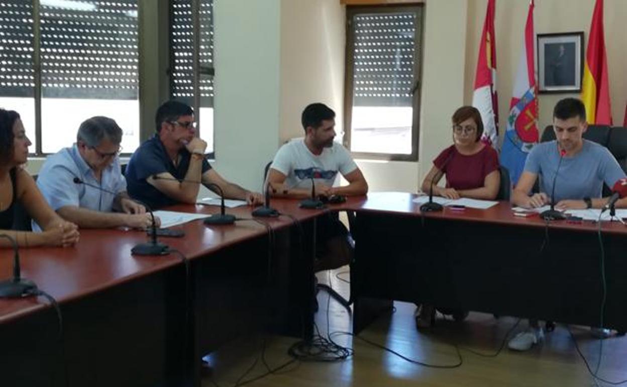 Imagen del último pleno celebrado en Cacabelos.