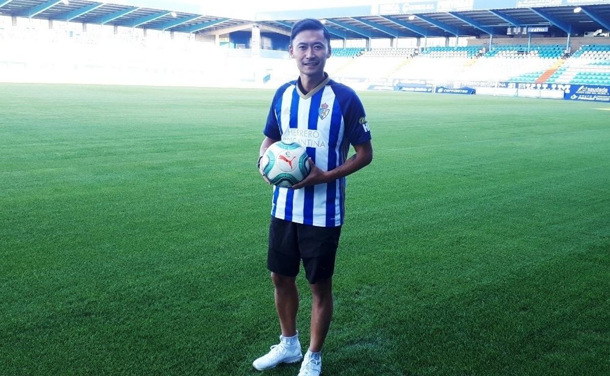 Leilei Gao con la camiseta blanquiazul.