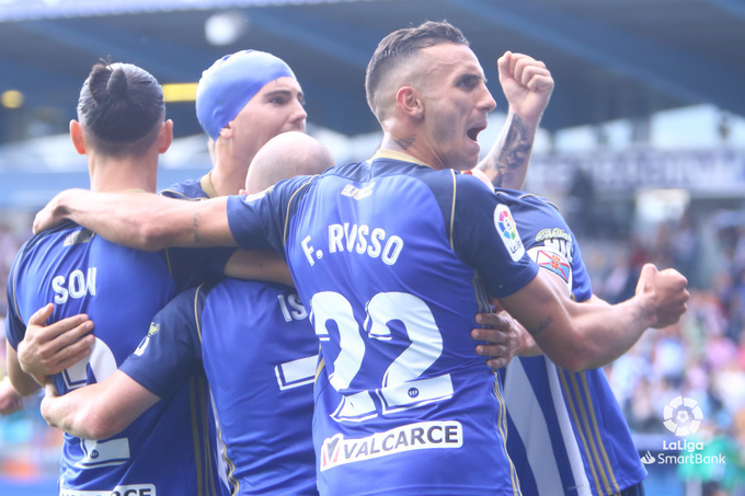 Los jugadores de la Deportiva celebran uno de los goles ante el Oviedo.