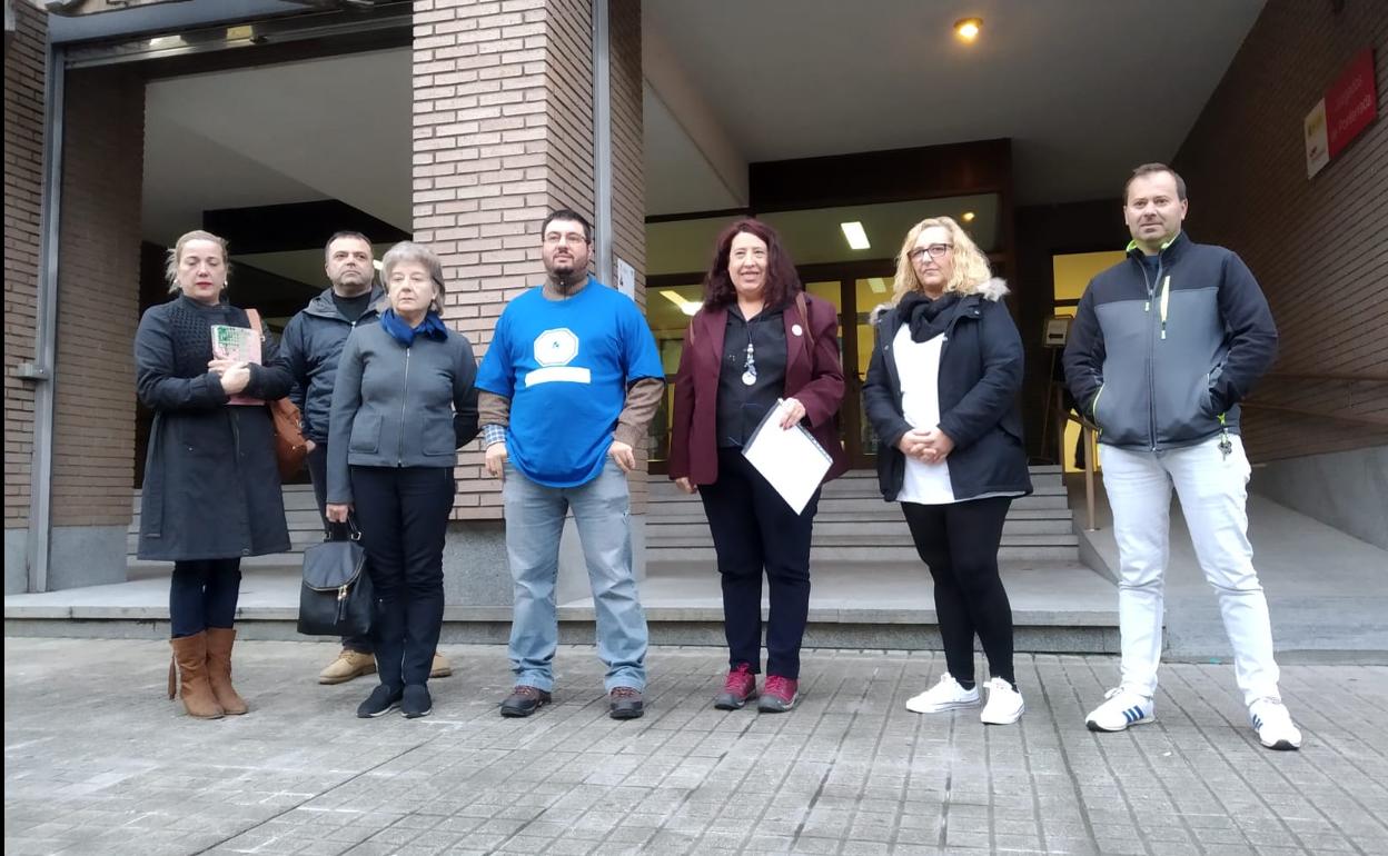 Protesta de la PAH Bierzo ante los juzgados de Ponferrada.