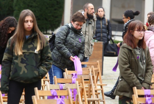 Fotos: Ponferrada conmemora el Día Internacional de la eliminación de la Violencia contra la Mujer en Ponfer