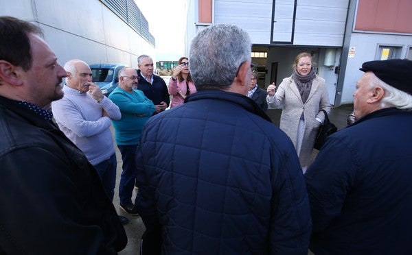 Fotos: La directora de la Agencia de Protección Civil se reúne con las agrupaciones del Bierzo