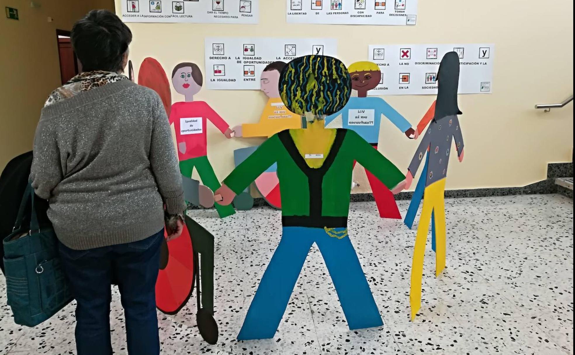 Muestra de pictogramas de Asprona Bierzo en la Casa de la Cultura de Ponferrada.