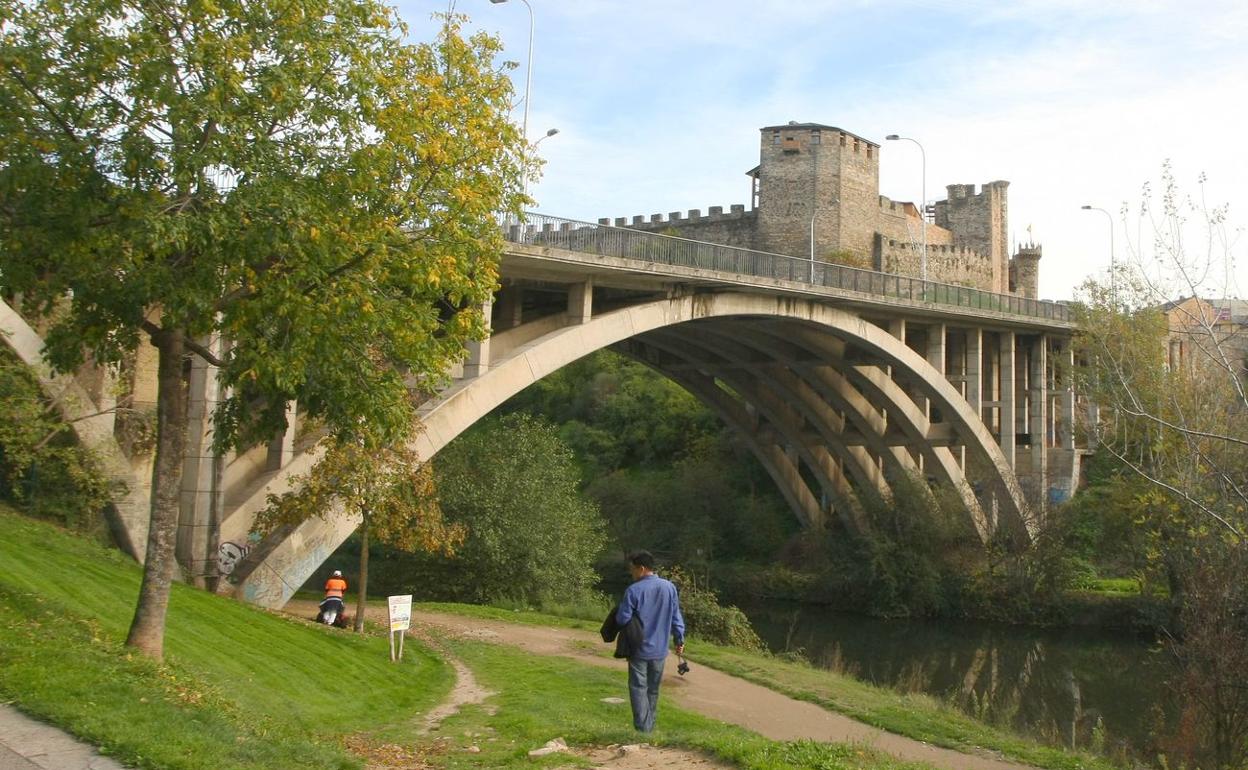 Ponferrada y León se suben al 'top 10' de las mejores ciudades de España para visitar con un perro.