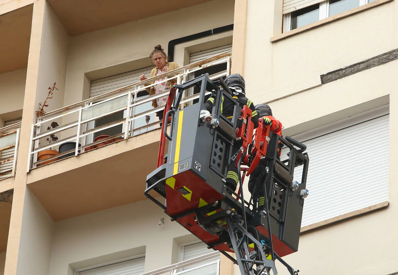 Fotos: Desprendimiento de cascotes en Ponferrada