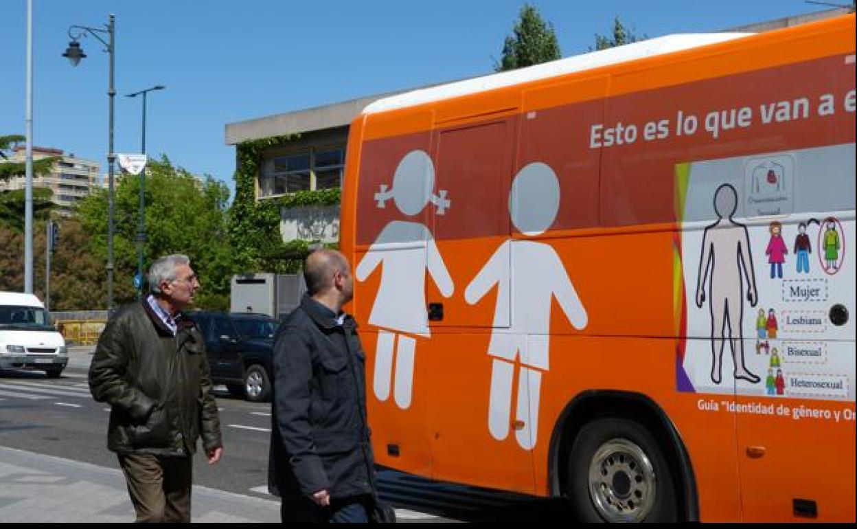 Autobús de Hazte Oír en Valladolid.