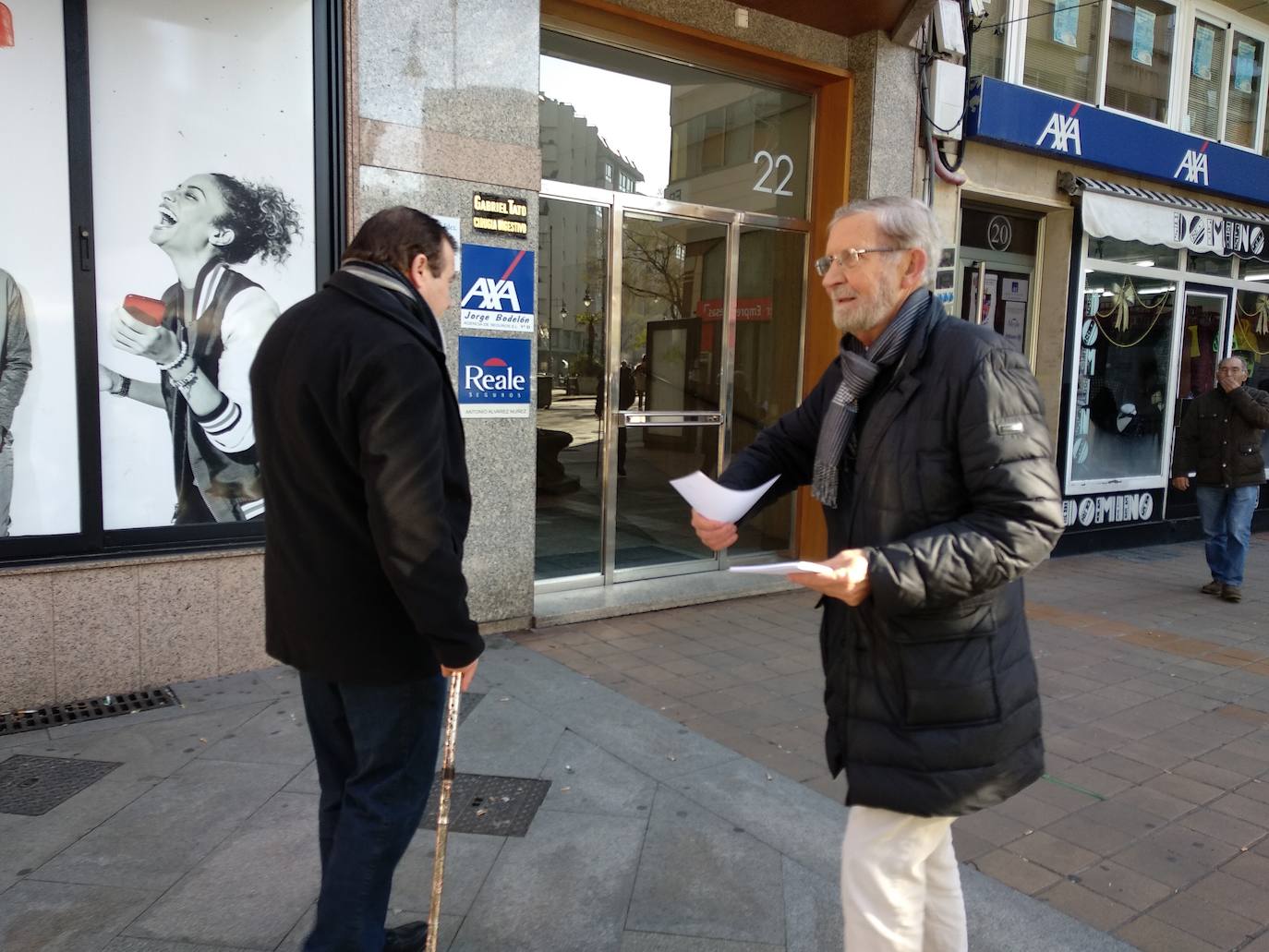Fotos: Campaña del PRB en Ponferrada en apoyo a la manifestación del 7 de enero contra la subida del agua y la tasa de basura
