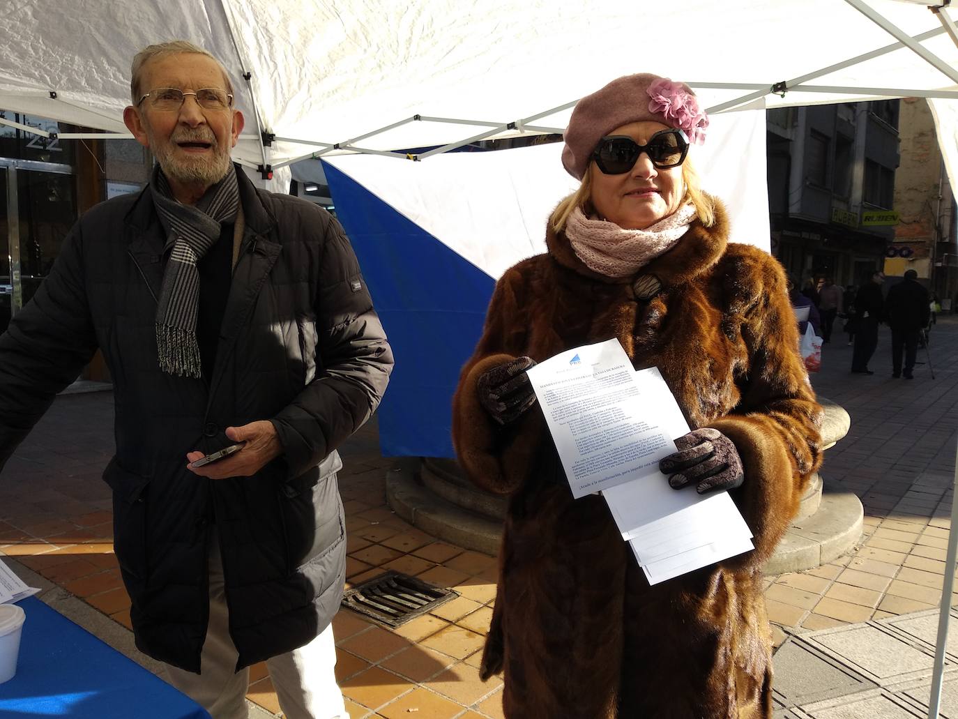 Fotos: Campaña del PRB en Ponferrada en apoyo a la manifestación del 7 de enero contra la subida del agua y la tasa de basura