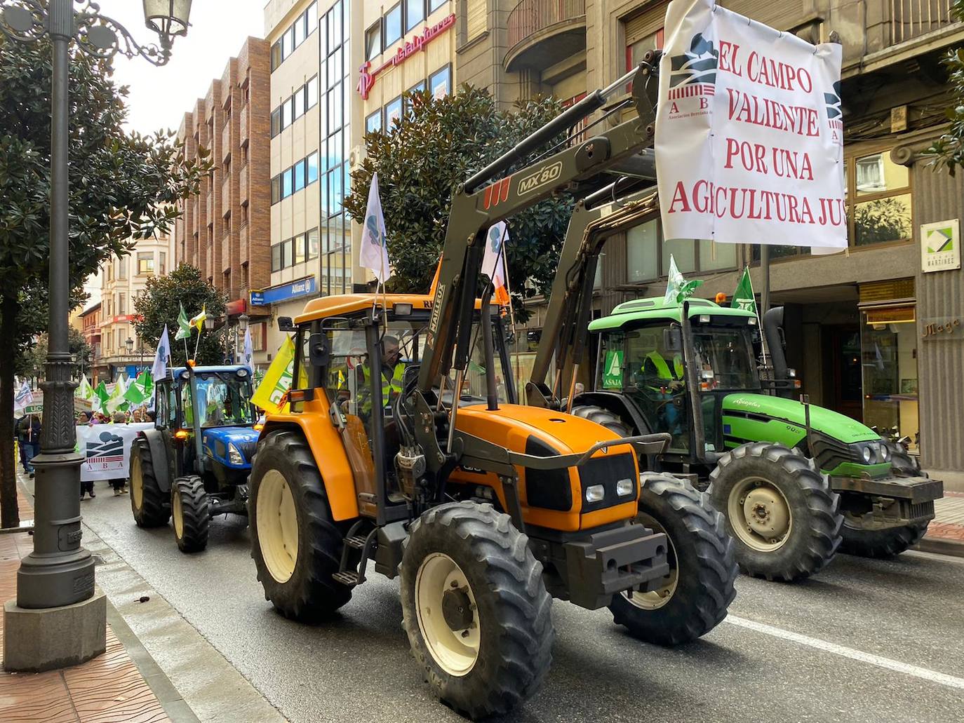 Fotos: Los agricultores bercianos salen a la calle en defensa de un «campo valiente»