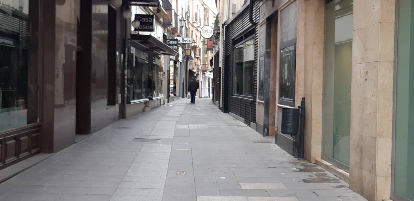 Finalizada ya la moratoria para el cierre de las actividades no esenciales con el objetivo de limitar aún más la movilidad. Se percibe que la afluencia de gente y de vehículos es menor que otros días laborables de la cuarentena.