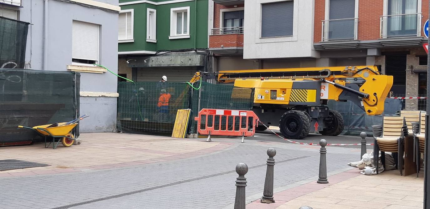 Finalizada ya la moratoria para el cierre de las actividades no esenciales con el objetivo de limitar aún más la movilidad. Se percibe que la afluencia de gente y de vehículos es menor que otros días laborables de la cuarentena.