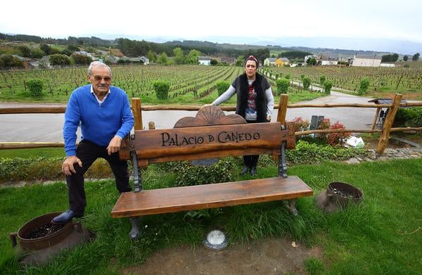 Fotos: Jose Luis Prada y Flor Bonet, en las instalaciones del Palacio de Canedo