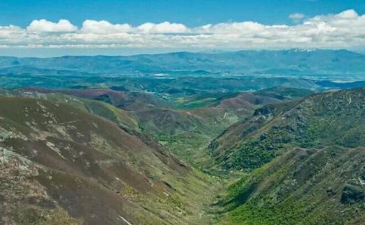 Imagen del valle de Ancares desde el pico Cuiña.