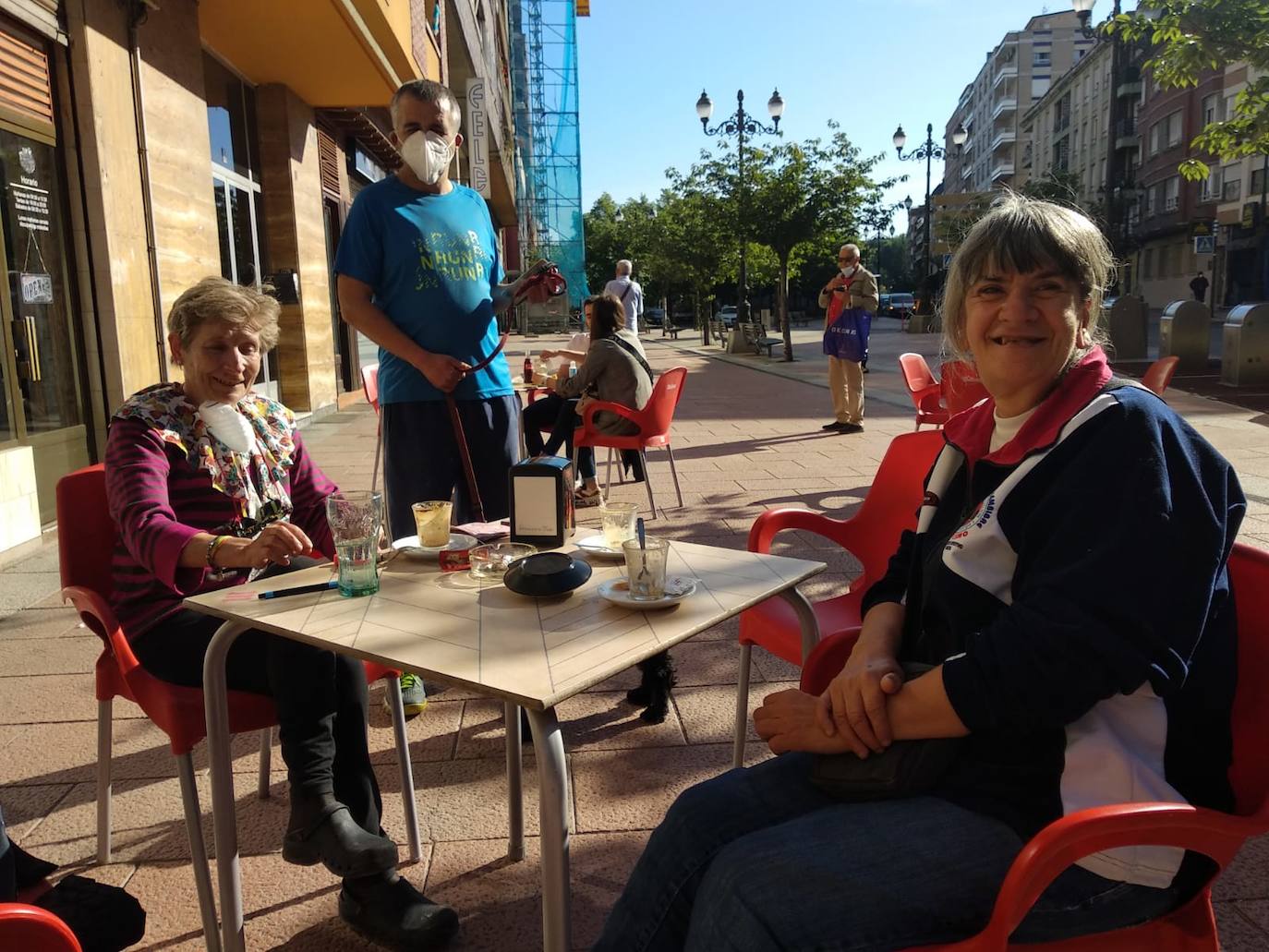 Fotos: Cafeterías y bares de Ponferrada abren sus puertas