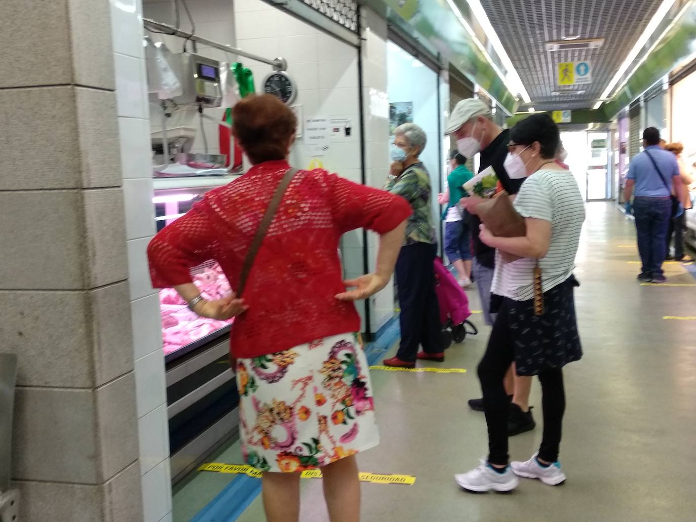 Fotos: Ponferrada recupera el mercado de los miércoles en la fase 1 del estado de alarma