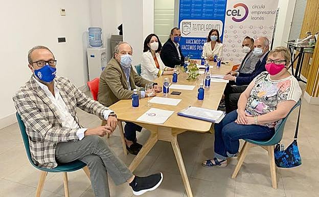 Un instante de la reunión mantenida este viernes.