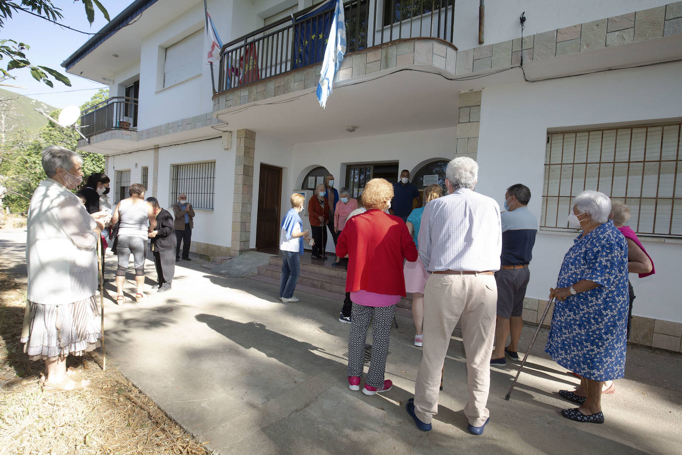 Fotos: Pruebas PRC a los vecinos de Oencia