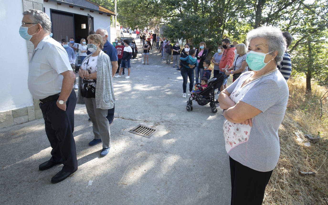 Fotos: Pruebas PRC a los vecinos de Oencia