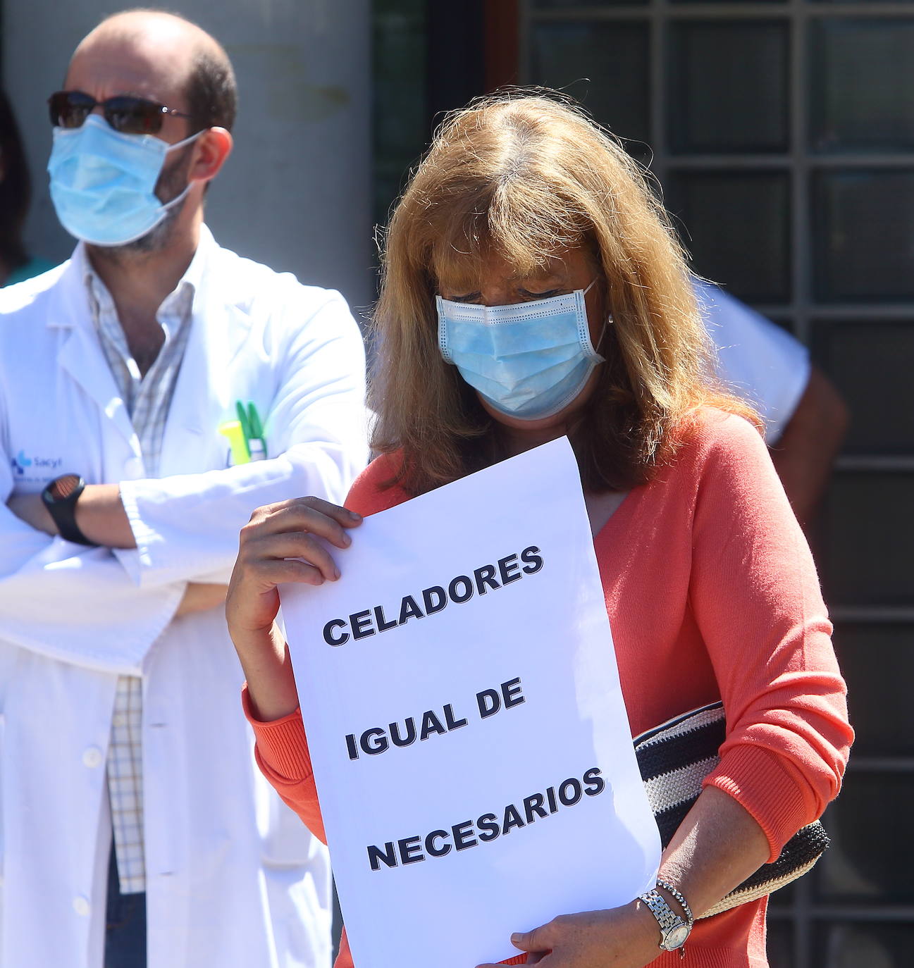 Fotos: Concentración de celadores en el Hospital El Bierzo