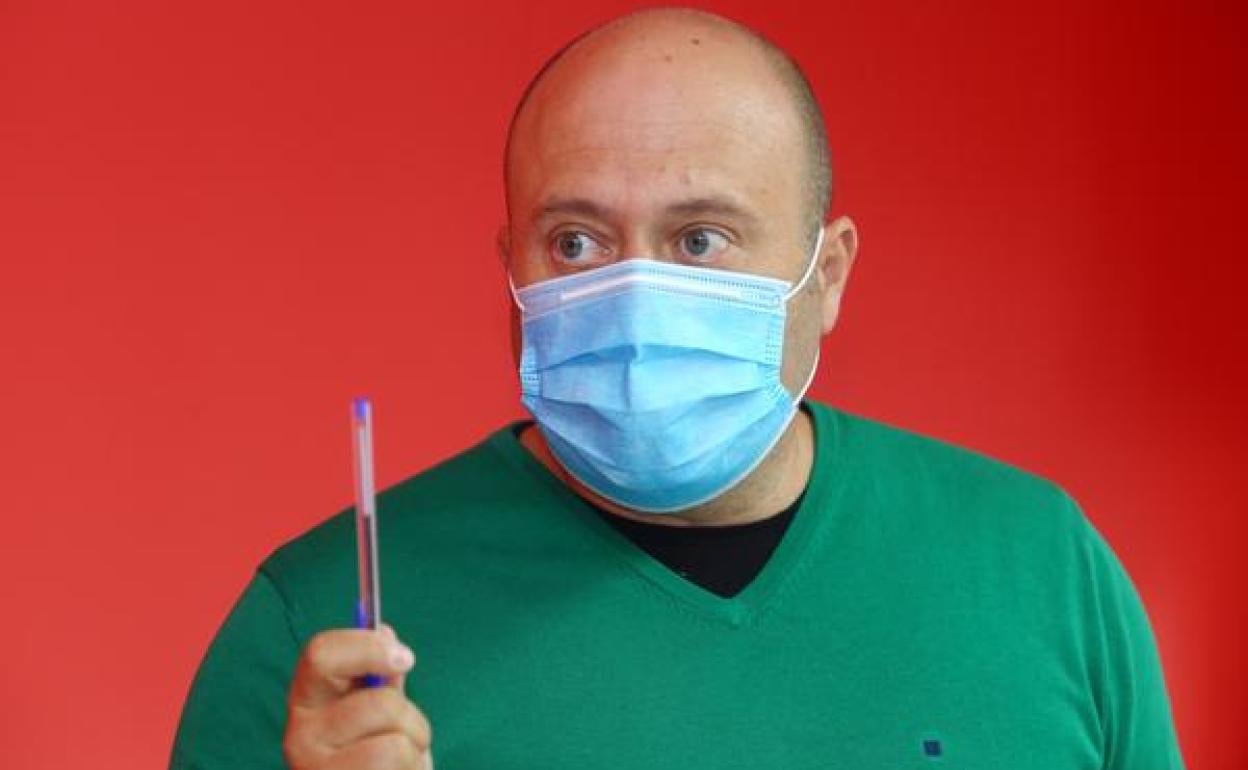 El procurador socialista Javier Campos, durante su comparecencia de esta mañana para abordar la situación de la sanidad en la comarca del Bierzo.