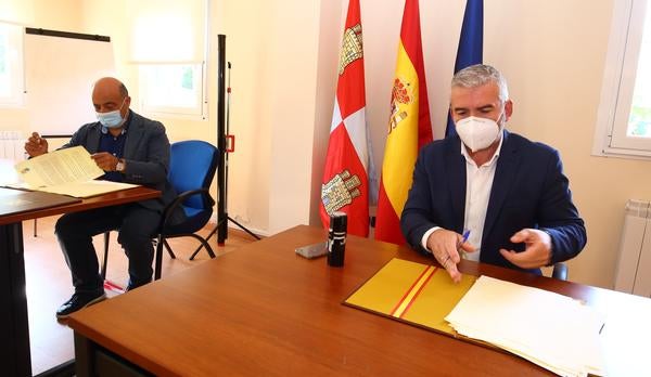 Fotos: Firma del convenio de colaboración para acondicionar la margen izquierda del río Quintana