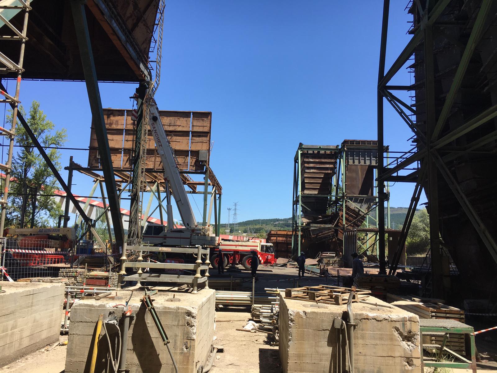 Fotos: Desmantelamiento de los grupos 1 y 2 de la central térmica de Compostilla II en Cubillos del Sil