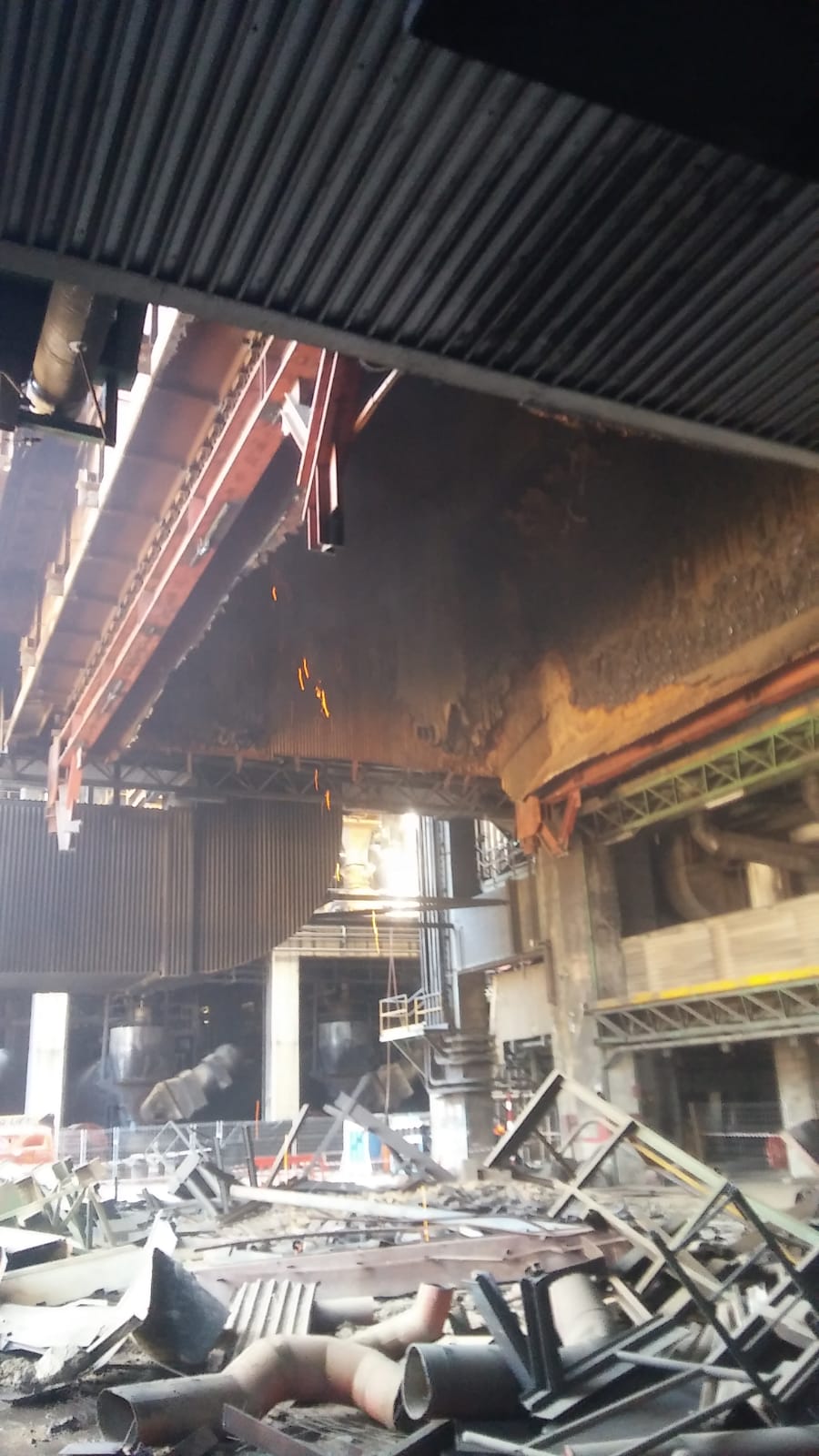 Fotos: Desmantelamiento de los grupos 1 y 2 de la central térmica de Compostilla II en Cubillos del Sil