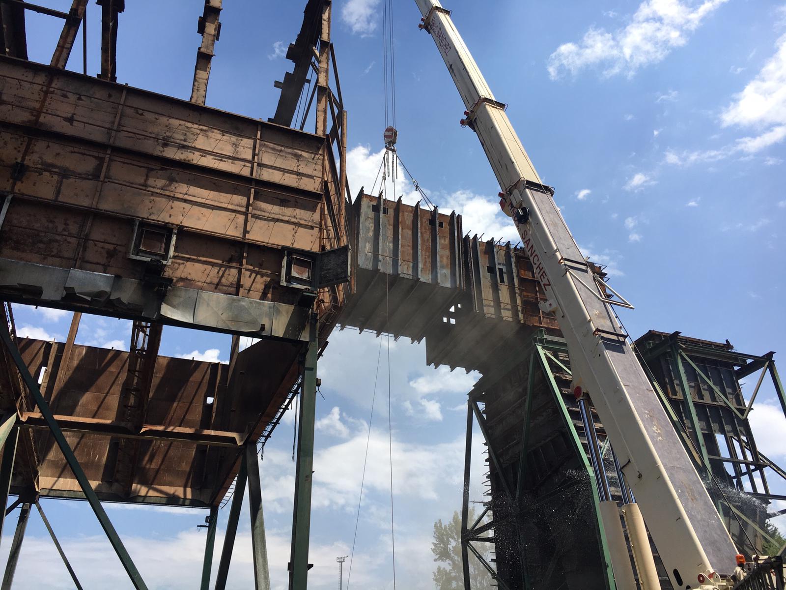 Fotos: Desmantelamiento de los grupos 1 y 2 de la central térmica de Compostilla II en Cubillos del Sil