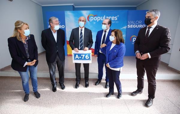 Fotos: Reunión de cargos del PP sobre las infraestructuras de comunicación entre El Bierzo y Galicia