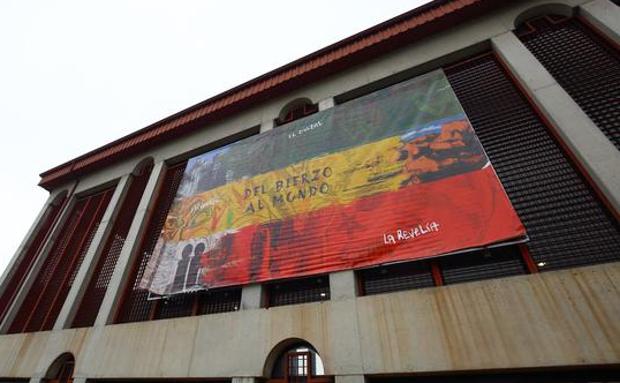 Panel expuesto en el Museo del Ferrocarril de Ponferrada con la nueva imagen de los vinos Godello de las Bodegas Emilio Moro. 