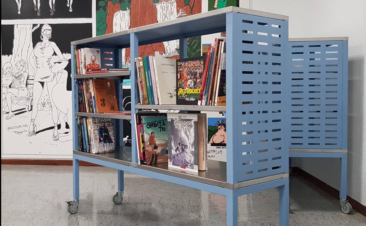 Estanterías de la nueva 'Comicteca' de la Biblioteca Municipal de Ponferrada.