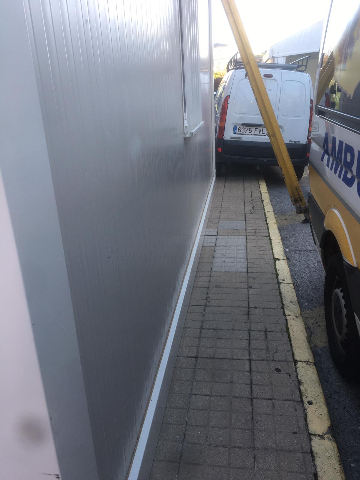 Los centros de salud del Bierzo han comenzado a recibir las casetas de obra con las que la Gerencia Regional de Salud (Sacyl) pretende 'humanizar' las esperas de los pacientes ayudándoles a sobrellevar el frío con la llegada del invierno.