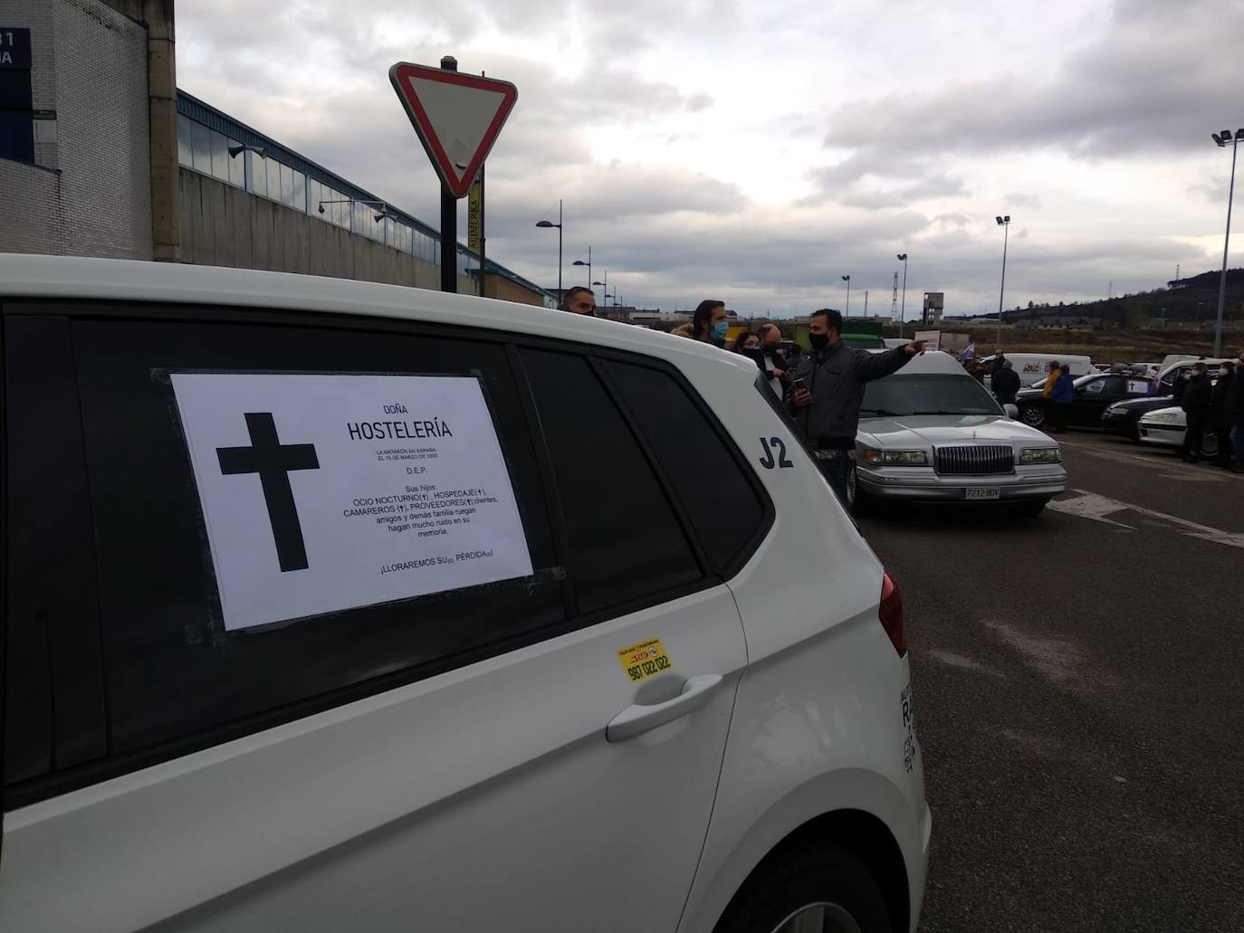 Fotos: Caravana fúnebre de la hostelería berciana