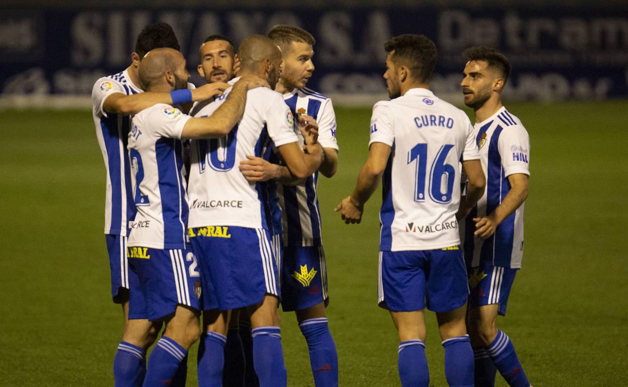 Los jugadores de la Deportiva celebran uno de los goles ante el Leganés.