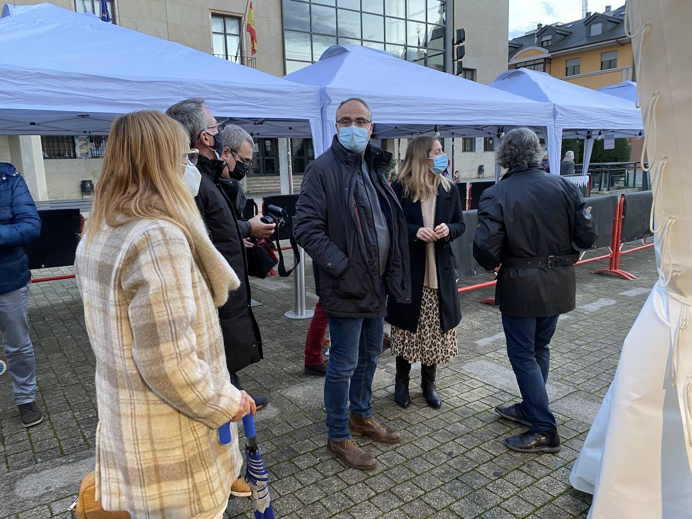Fotos: Inauguración del mercado de Navidad en Ponferrada