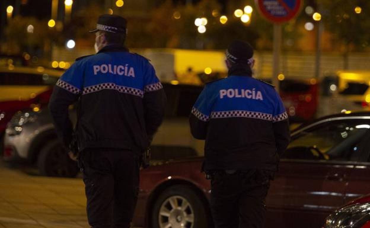 Control de la Policia Municipal de Ponferrada durante el toque de queda.