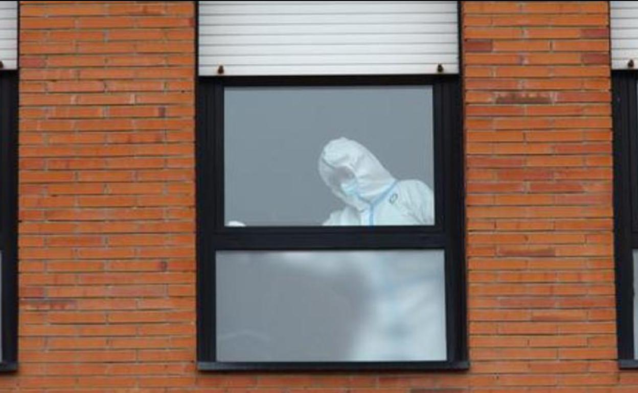 Profesional sanitario en el Hospital del Bierzo.
