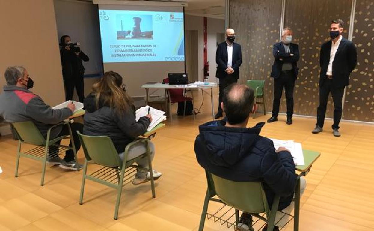 Inauguración del cuarto curso destinado al desmantelamiento de instalaciones industriales organizado por Endesa, Ciuden y la Fundación Santa Bárbara.