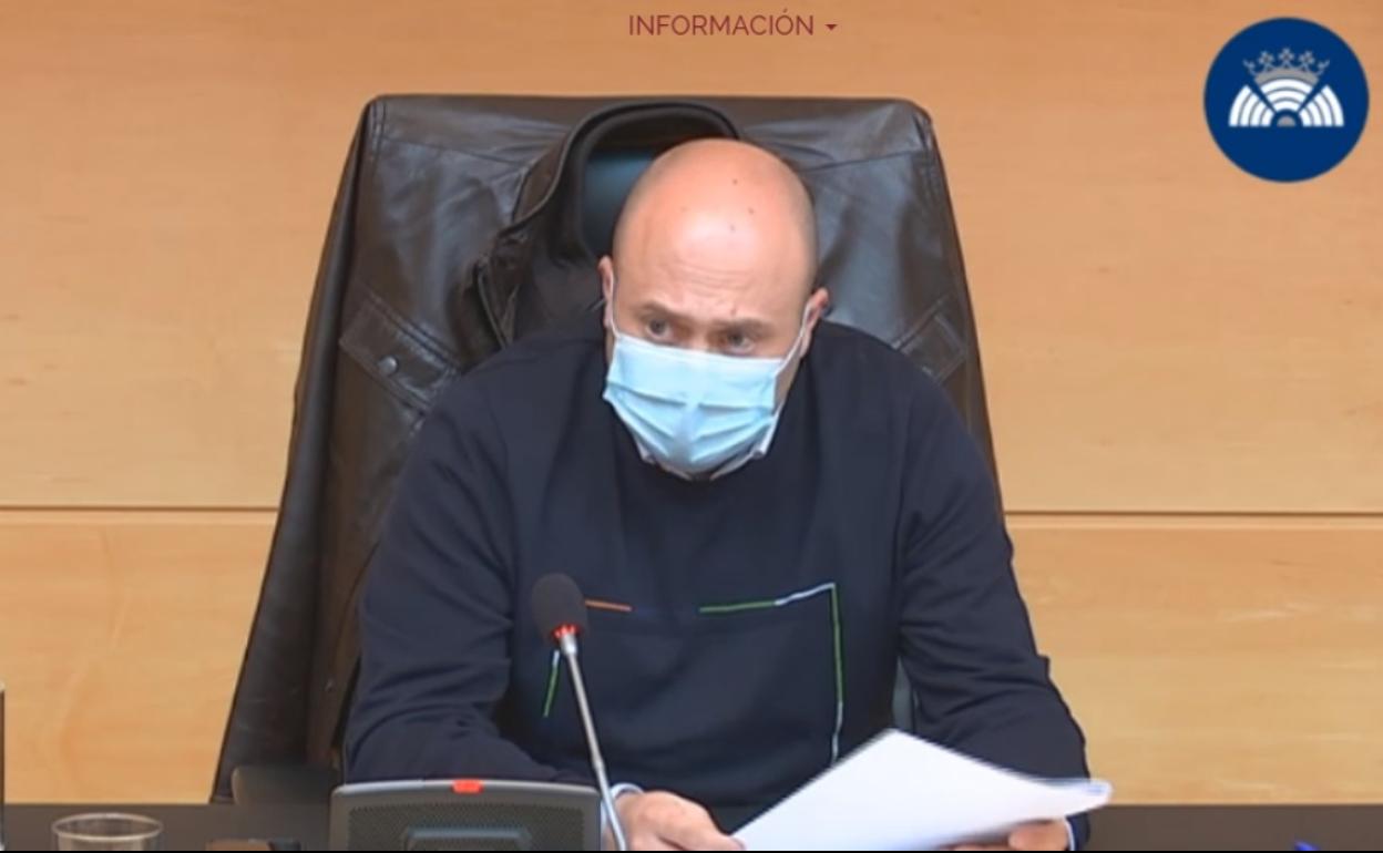 El procurador berciano Javier Campos, durante su intervención en las Cortes.