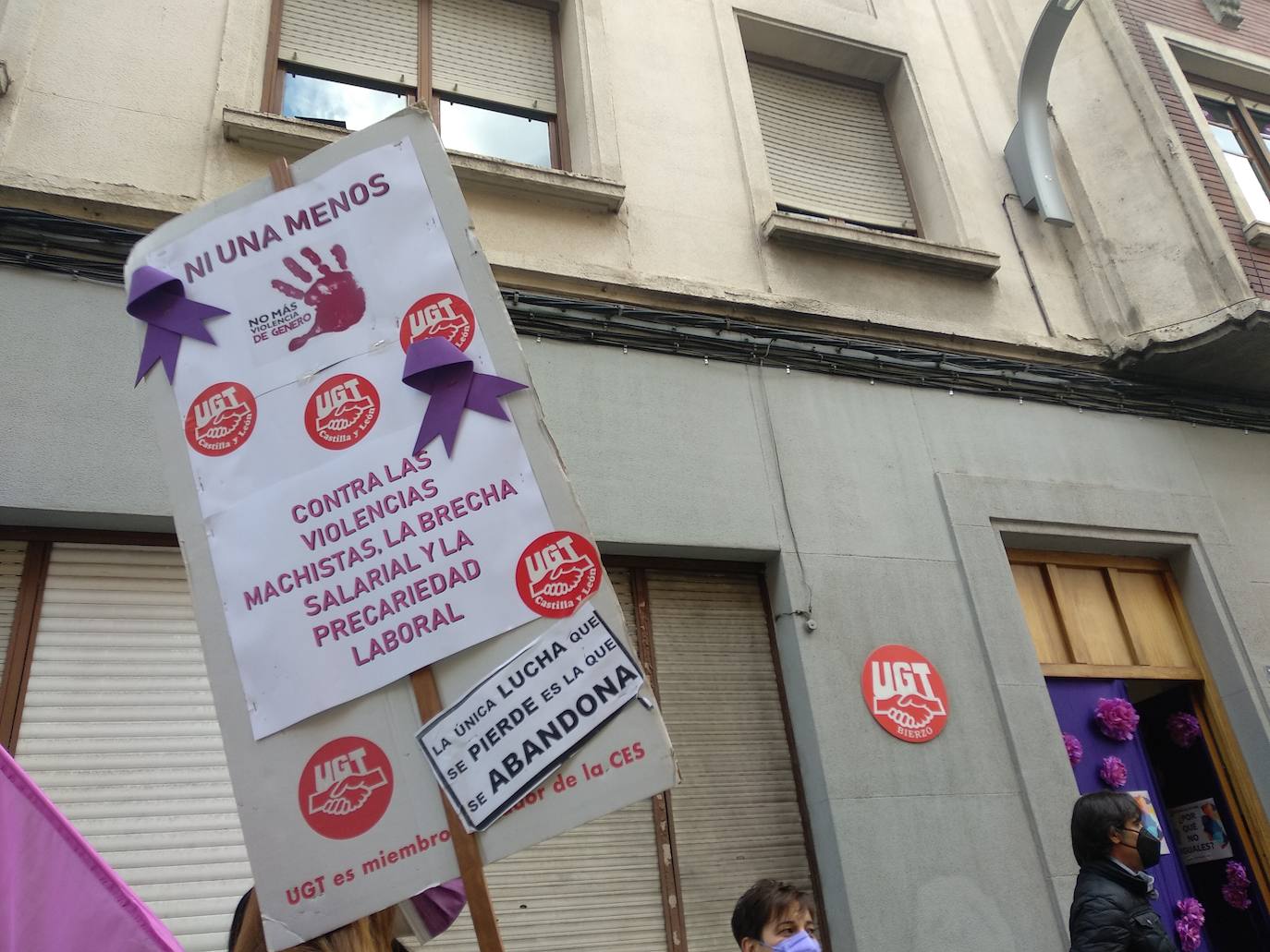 Fotos: UGT y CCOO celebran en Ponferrada el Día Internacional de la Mujer