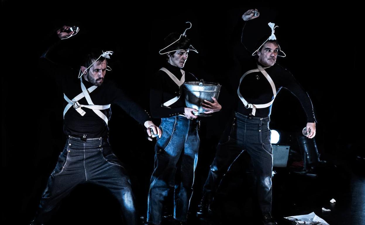 El grupo lisboeta Companhia do Chapitô presenta su Napoleón en Ponferrada.